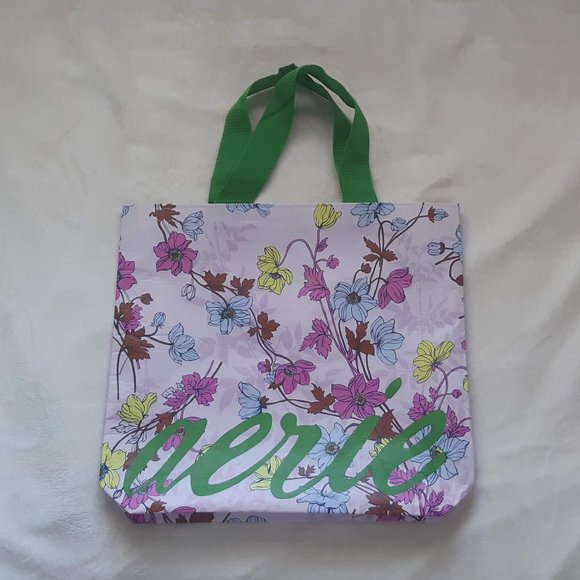 ⭐ FREE w/ $30 spend: aerie | Floral Shopping Tote⭐ - Picture 2 of 5